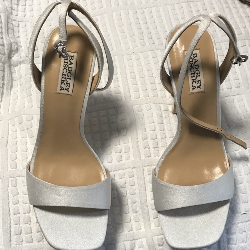 Badgley Mischka Elegant Cream Heels